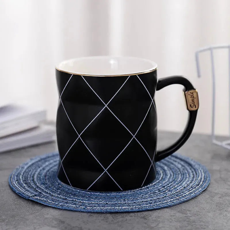 Gold painted black and white lattice ceramic cup - Bellarte Enchanté Gold painted black and white lattice ceramic cup